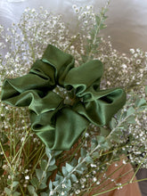 Load image into Gallery viewer, FALL 2021 Scrunchies