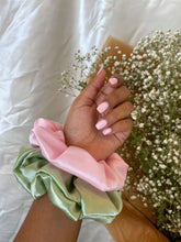 Load image into Gallery viewer, FALL 2021 Scrunchies